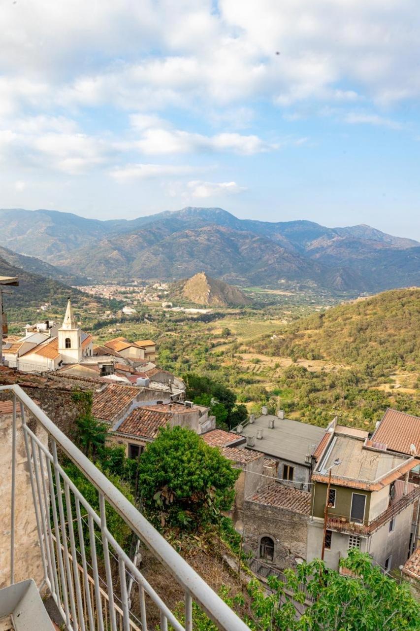 Le Chevalier Apartment Castiglione De Sicilia Extérieur photo